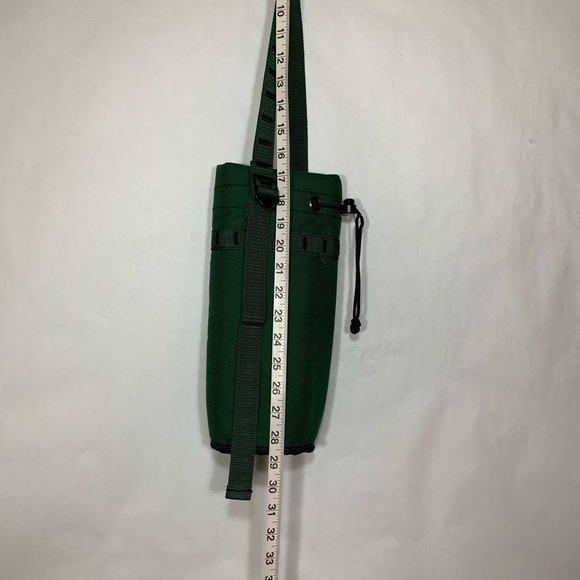 Picnic Time Green Insulated Wine Tote with Multi Functional Tool Cork Screw - Picture 4 of 6